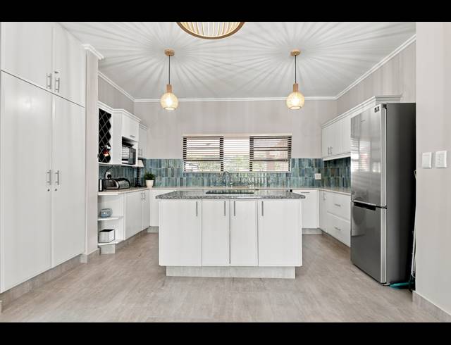 3 BEDROOM APARTMENT FOR SALE IN PALM LAKES ESTATE